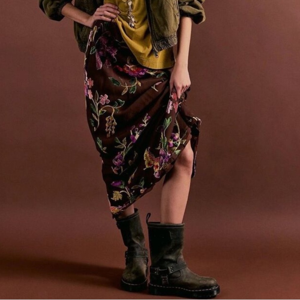 Free People Secret Garden Velvet Burnout Midi Skirt Brown Floral NWT $198 - Picture 5 of 16